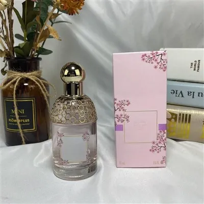 Perfume de flor de cerezo y jazmín